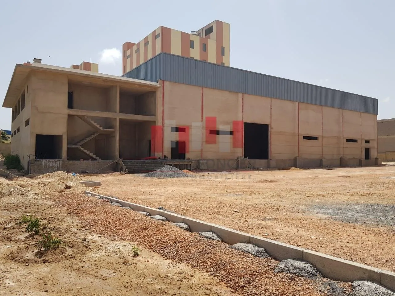 Usine industrielle semi fini de 6.000 m2 de terrain en plein zone industrielle de oulad saleh bouskoura a la vente - الدار البيضاء (2)