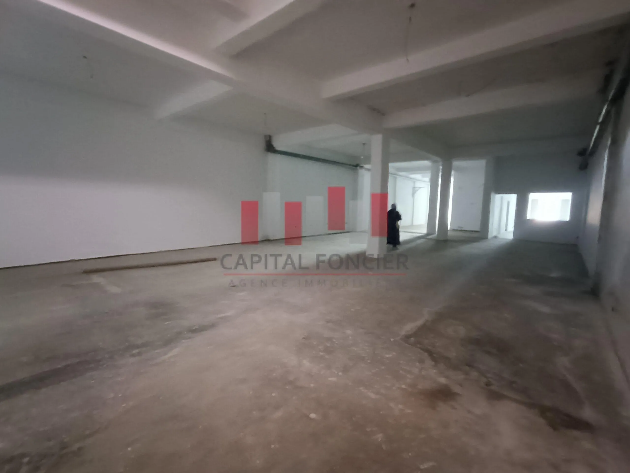 Local commercial de 320m2 à la location Beausejour (2 grands Rideaux) - الدار البيضاء