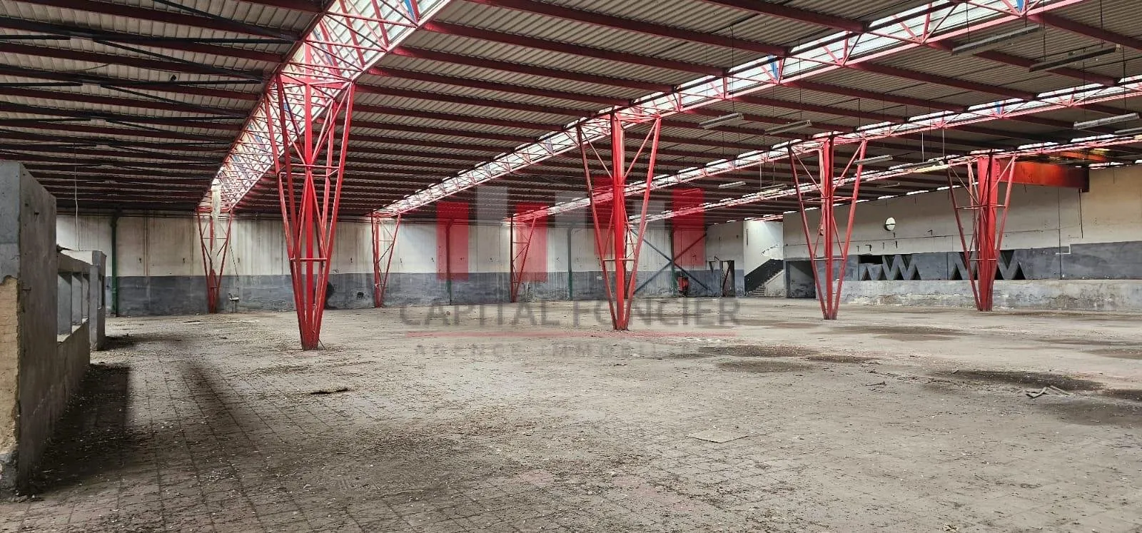 Usine  industrielle ( a rafraichir )  de 18.000 m de surface utile dont 20.000 m de surface de terrain a la vente en plein zone industrielle de ain sebaa coté Bld Chefchaouni - الدار البيضاء