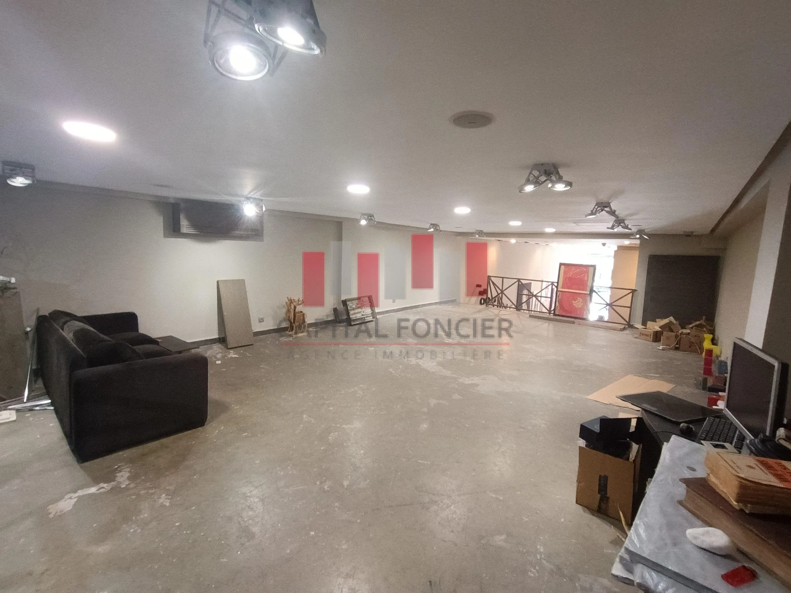 Local commercial de 180m2 à la vente en plein Triangle D'or - الدار البيضاء (2)