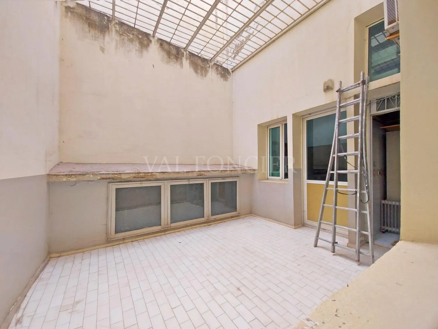 Vente bureau 121m2 au RDC Triangle d'or, Casablanca - الدار البيضاء (4)