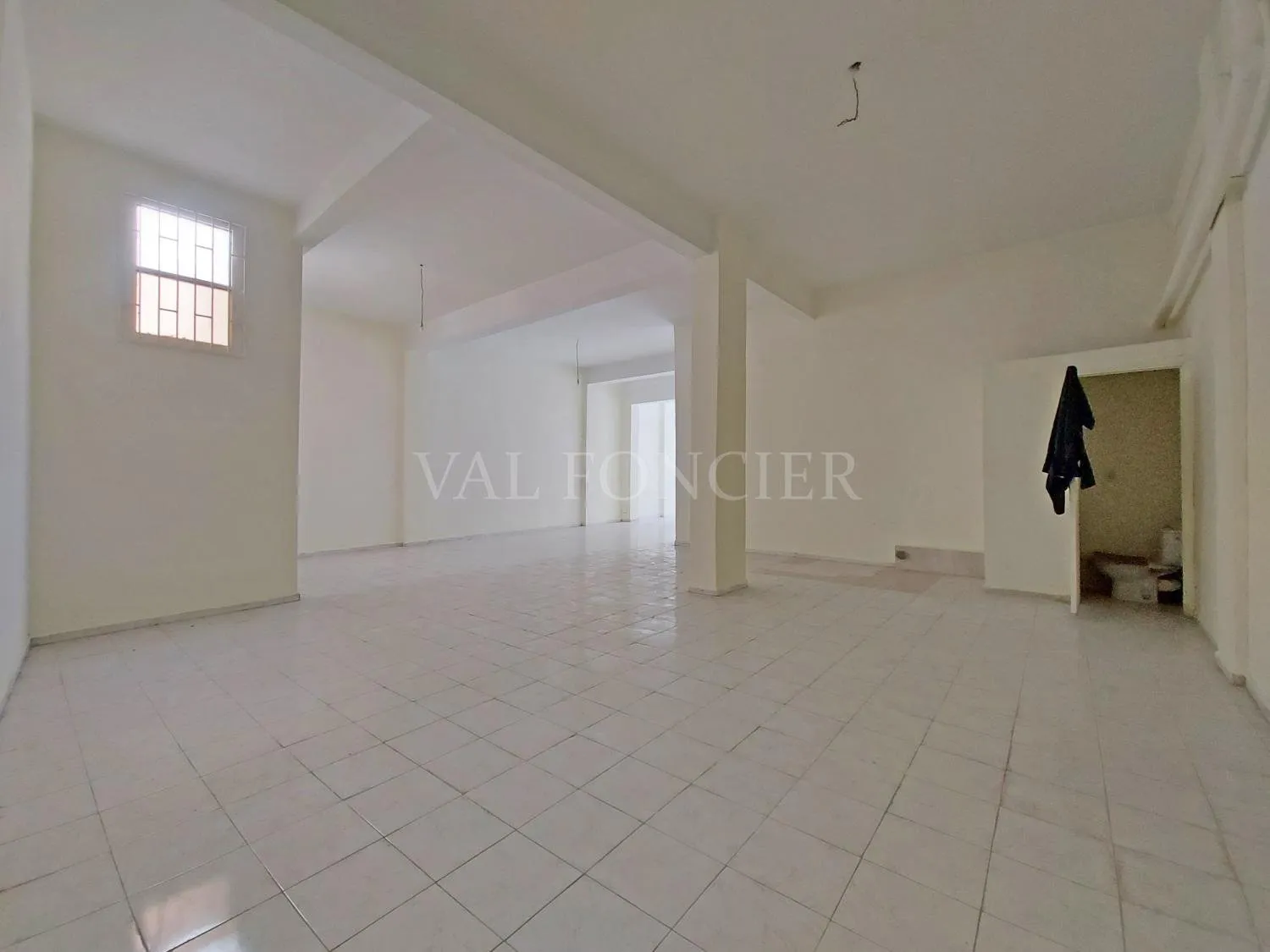 Vente local commercial 120m2 Triangle d'or, Casablanca - الدار البيضاء (2)