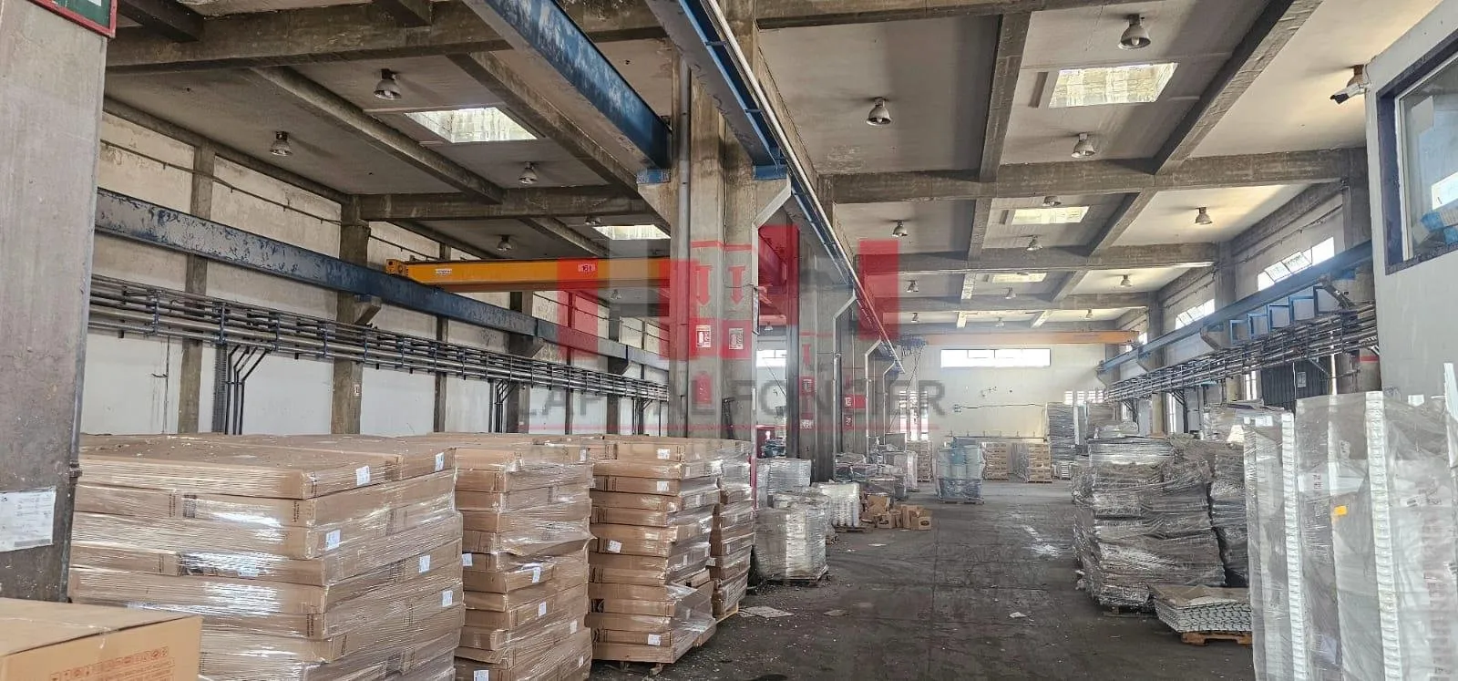 Usine industrielle de 2.500 m2 de surface couverte + 1.500 m de surface non couverte  avec 1.000 KVA de puissance électrique en plein zone industrielle de Oulad ziane Ain sebaa  a la vente - الدار البيضاء