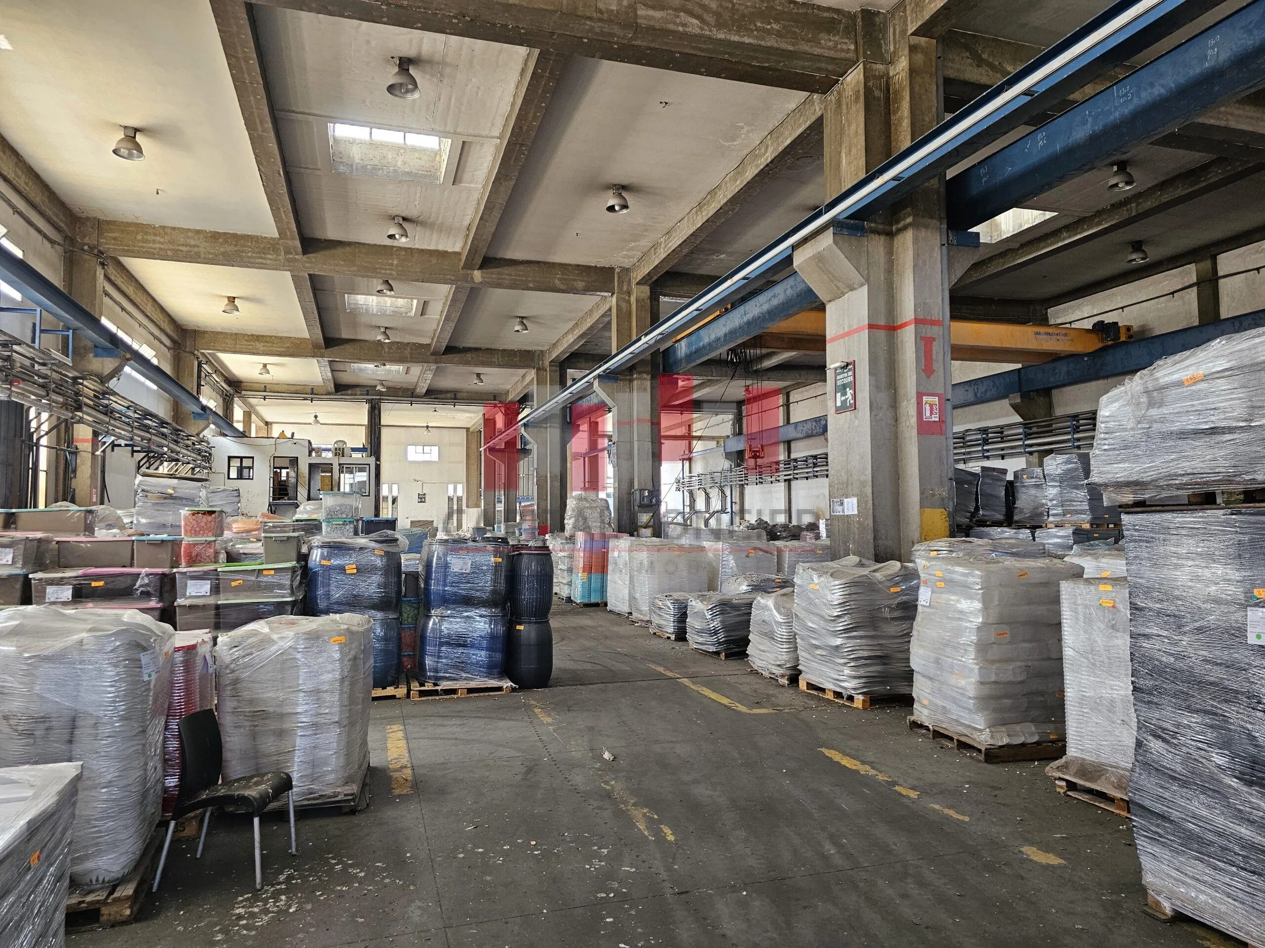Usine industrielle de 2.500 m2 de surface couverte + 1.500 m de surface non couverte  avec 1.000 KVA de puissance électrique en plein zone industrielle de Oulad ziane Ain sebaa  a la vente - الدار البيضاء (2)