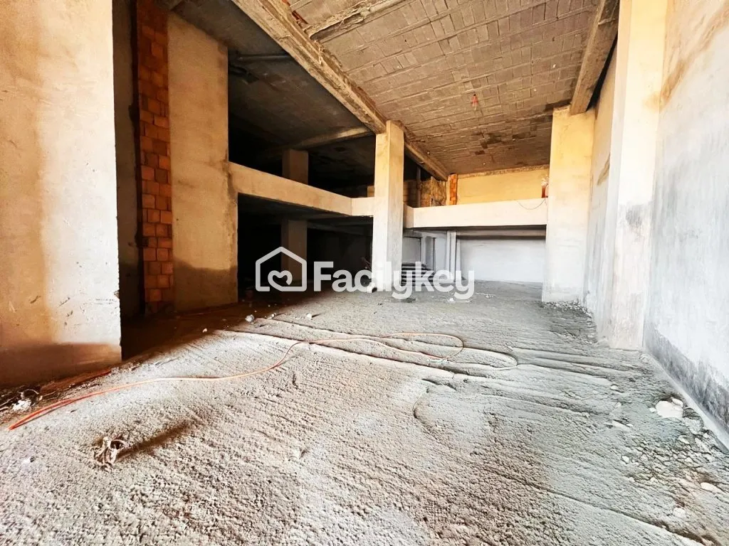 Local commercial de 420 m² à Casablanca - الدار البيضاء (2)