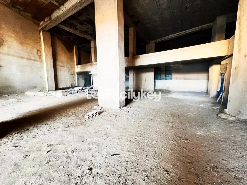 Local commercial de 550 m² à Casablanca - الدار البيضاء (3)