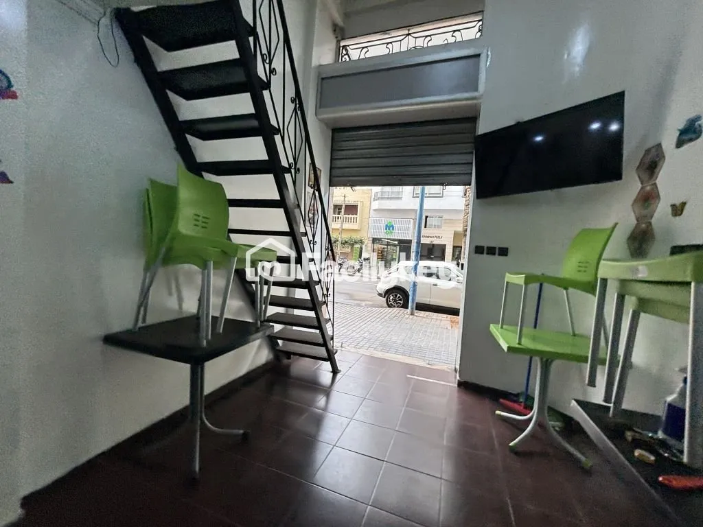 Local commercial de 27 m² à Casablanca - الدار البيضاء (3)