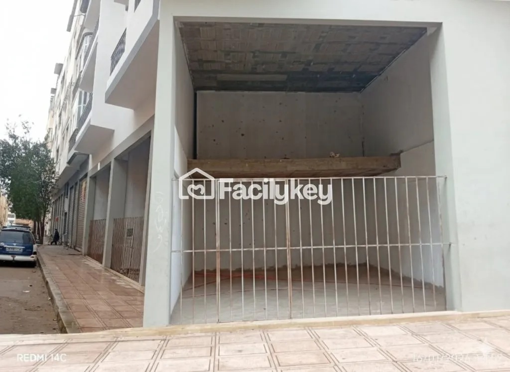 Local commercial de 76 m² à Bouskoura - بوسكورة