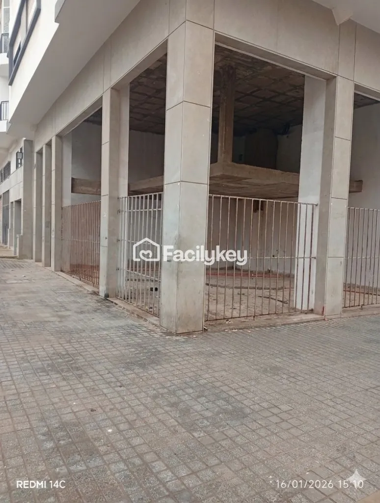 Local commercial de 99 m² à Bouskoura - بوسكورة