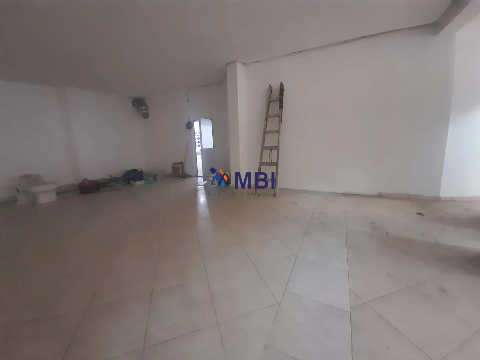 Local à vendre V.C.As.1011 - طنجة (3)