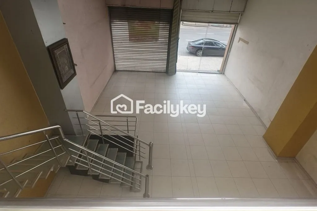 Local commercial de 164 m² à Casablanca - الدار البيضاء (3)