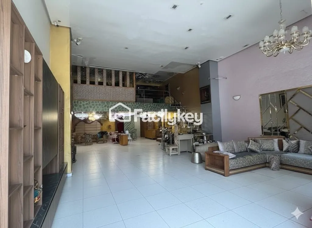 Local commercial de 164 m² à Casablanca - الدار البيضاء (4)