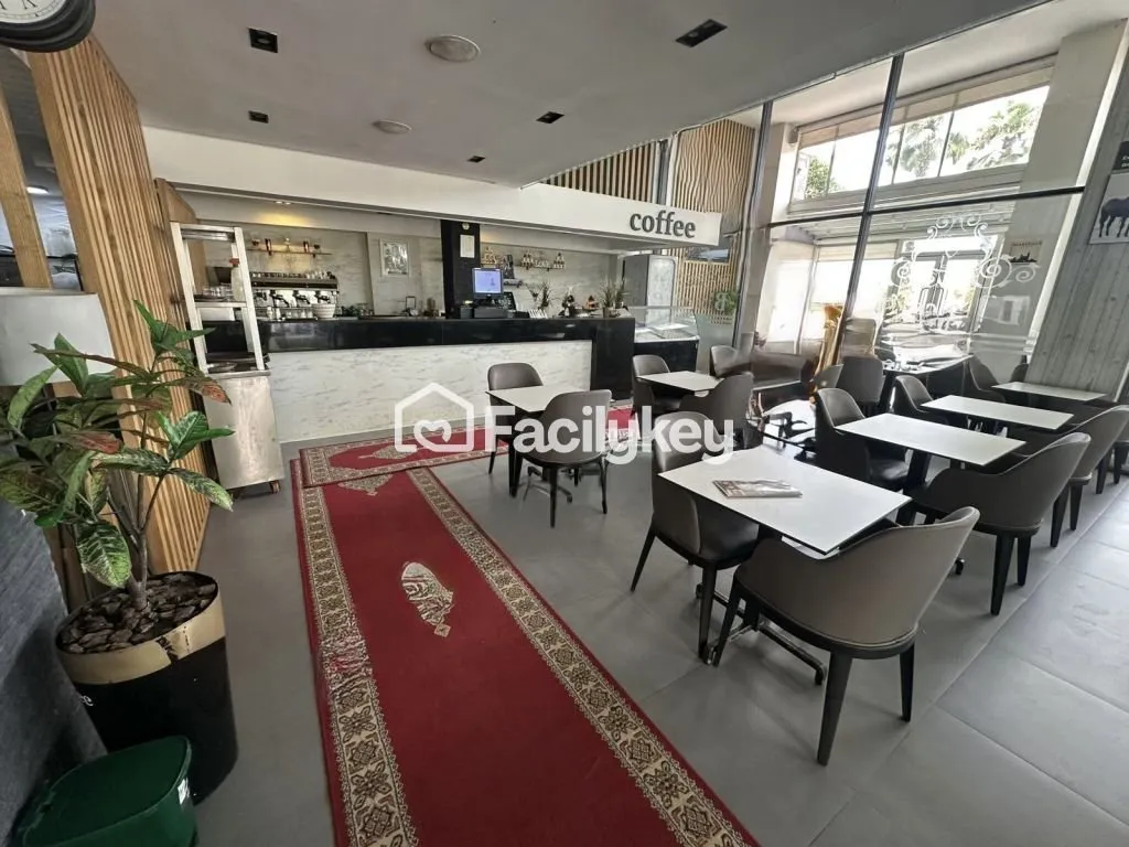 Local commercial de 140 m² à Casablanca - الدار البيضاء