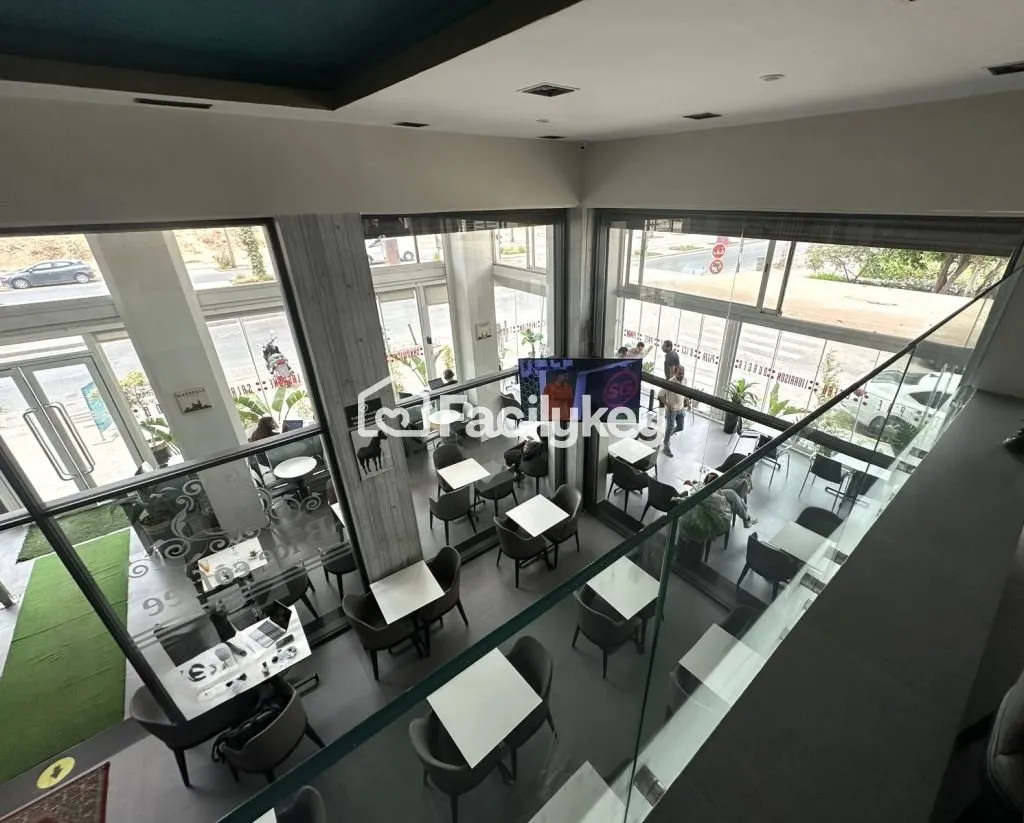 Local commercial de 140 m² à Casablanca - الدار البيضاء (2)