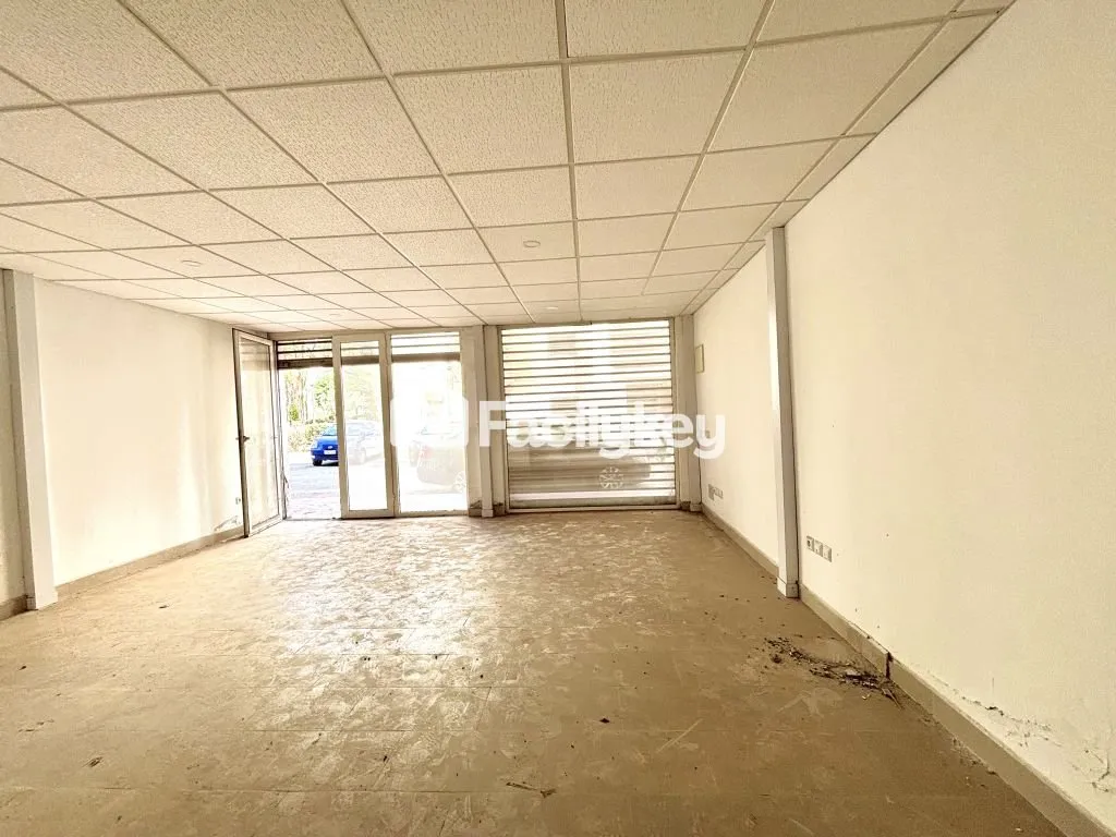 Local commercial de 69 m² à Casablanca - الدار البيضاء (3)