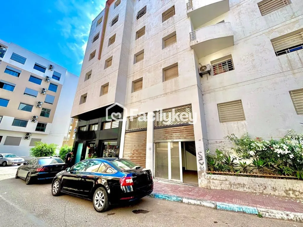 Local commercial de 69 m² à Casablanca - الدار البيضاء (2)