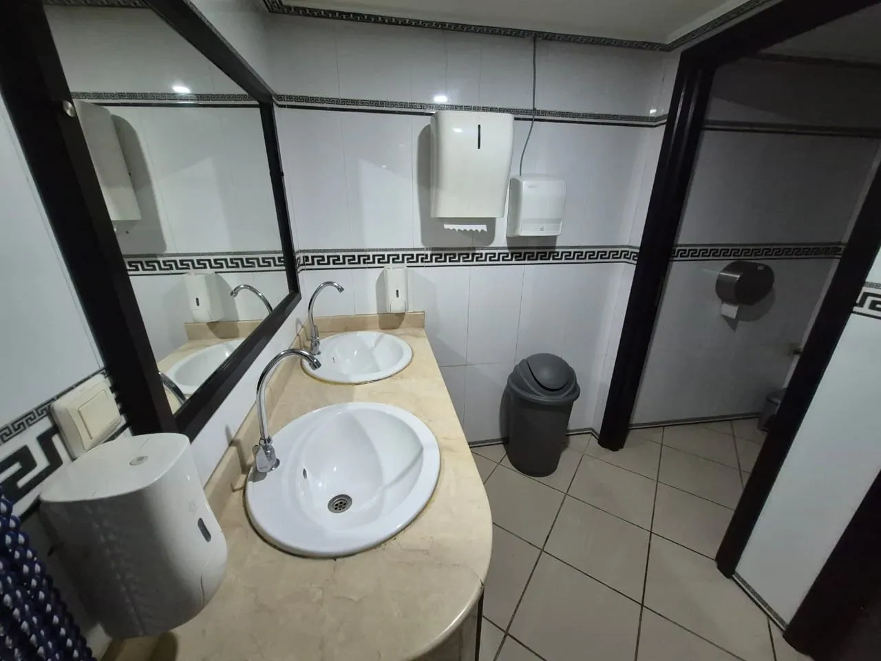 Vente Restaurant à Coté de la Zone Franche - طنجة (2)