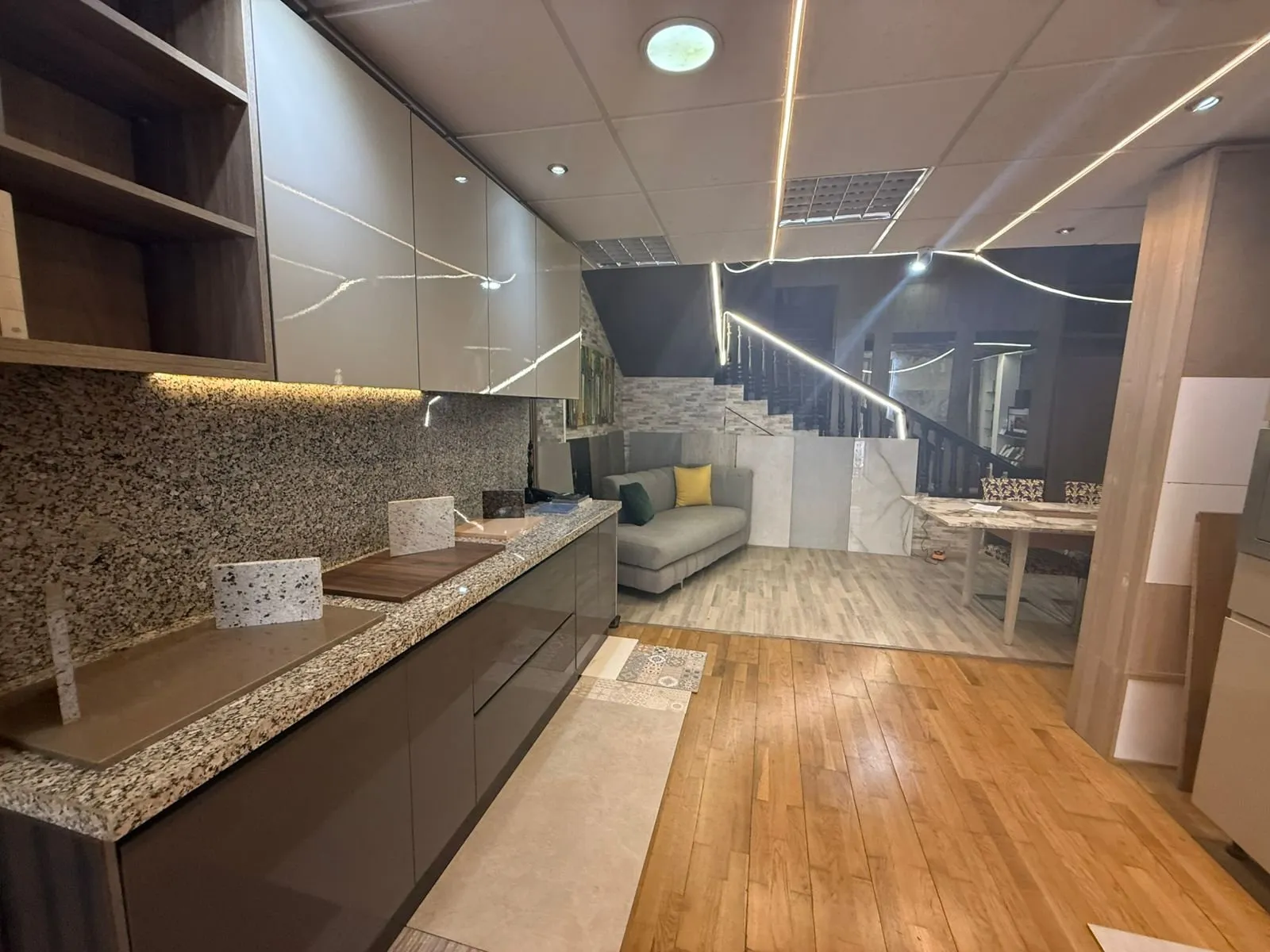 Bourgogne – Droit au bail à vendre 200 m² - الدار البيضاء