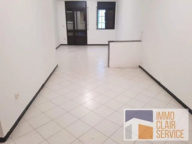Bureau bas agdal à proximité Ambassade France - فاس