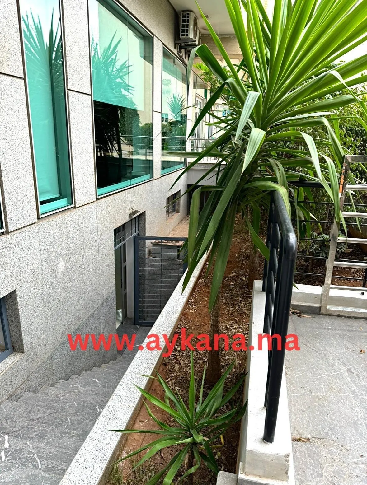 Local Bureau 142m² à Vendre – Avenue Ben Barka &amp; avenue Annakhil - الرباط (3)