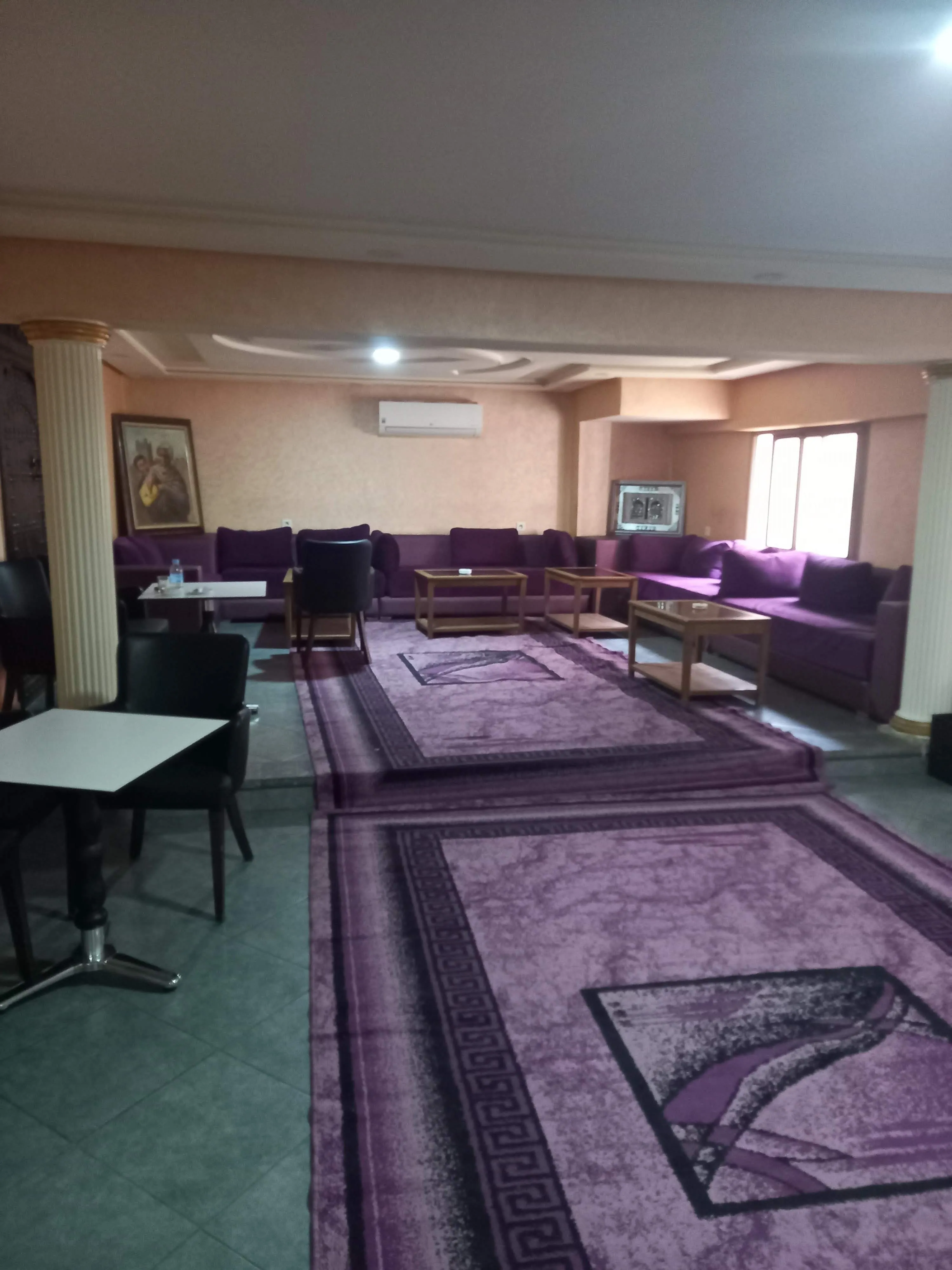 Café restaurant en plein Boulevard - مراكش (2)