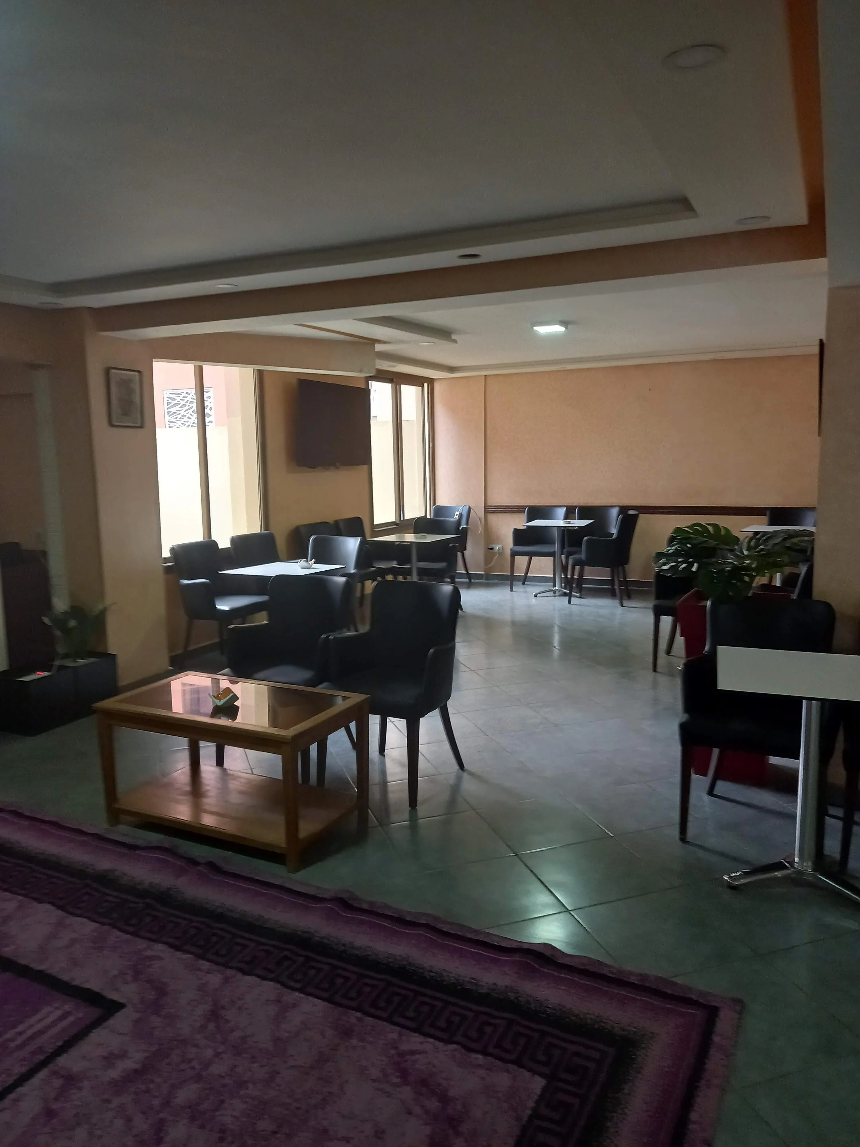 Café restaurant en plein Boulevard - مراكش (3)