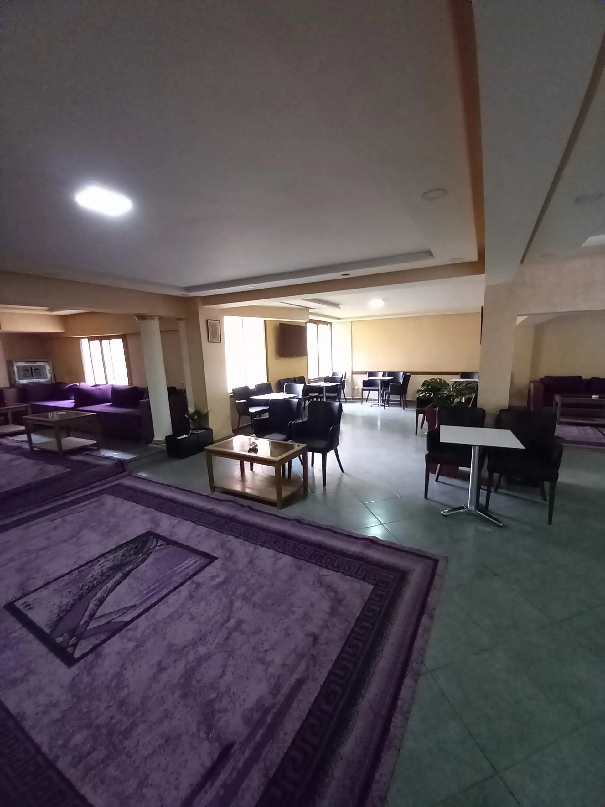 Café restaurant en plein Boulevard - مراكش (4)