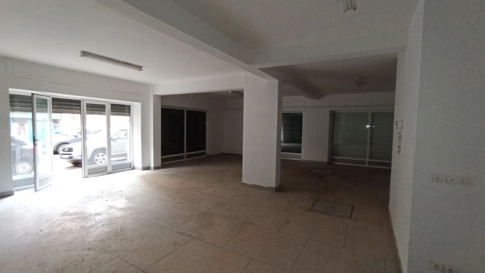 Local pour la vente sur avenue la marche verte - طنجة (2)