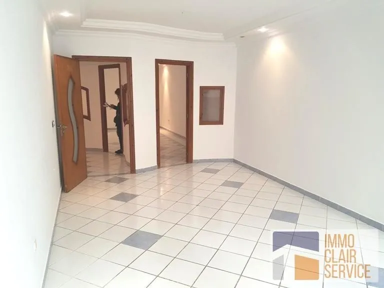 Vente d'un bureau bien placé sur Bd Abdelmoumen - الدار البيضاء (2)