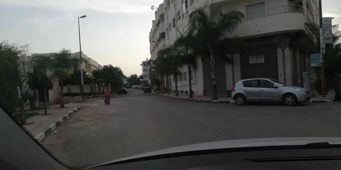 Garage de 130 m2 à route immouzer - فاس