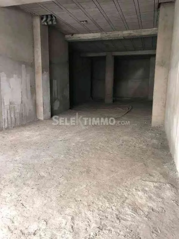 Magnifique local commercial de 220 m² en vente à Racine - الدار البيضاء (2)
