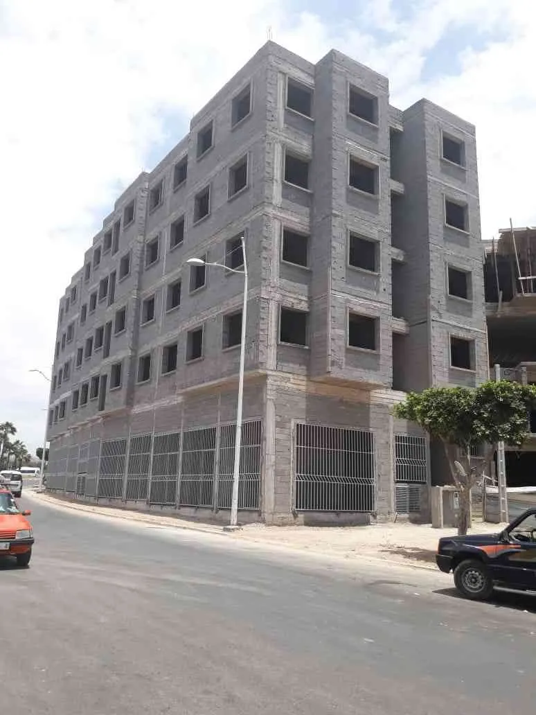 Local commercial de 22 m² à 410 m² - أكادير (3)
