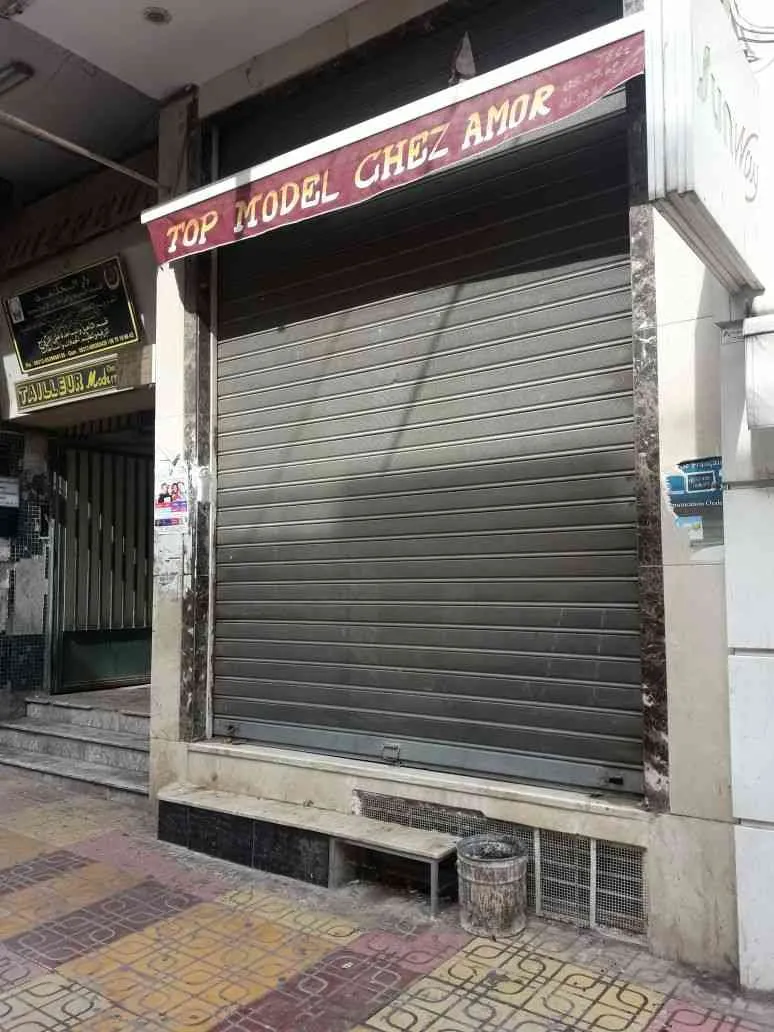 en plein de centre magasin avec mezzanine - طنجة (3)