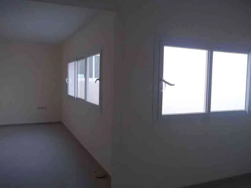 Plateau bureau bien place sur l’avenue à ait - طنجة
