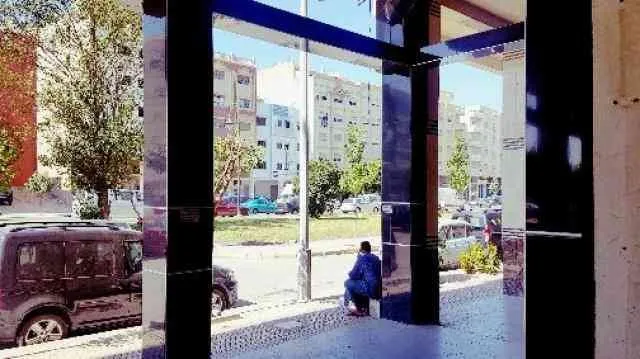 بيع المفتاح زائد كراء محل تجاري 130متر - طنجة (3)