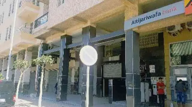 بيع المفتاح زائد كراء محل تجاري 130متر - طنجة