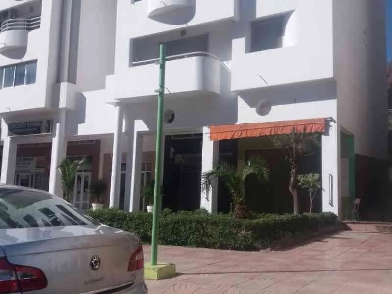 Local a vendre titre de 30 m2 plus mezzanine Avenue des far agadir - أكادير