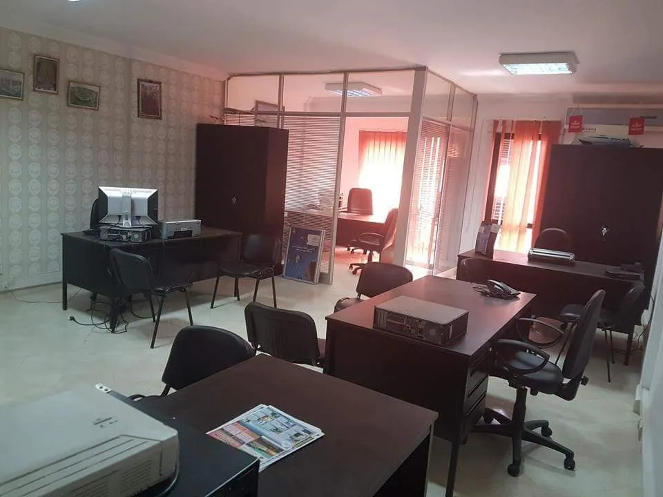 vente pas de porte d'un bureau - مراكش (2)