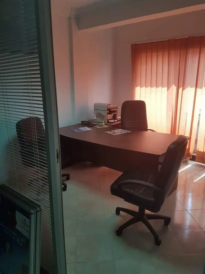vente pas de porte d'un bureau - مراكش (3)