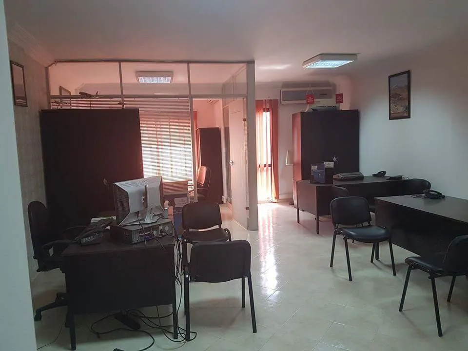 vente pas de porte d'un bureau - مراكش