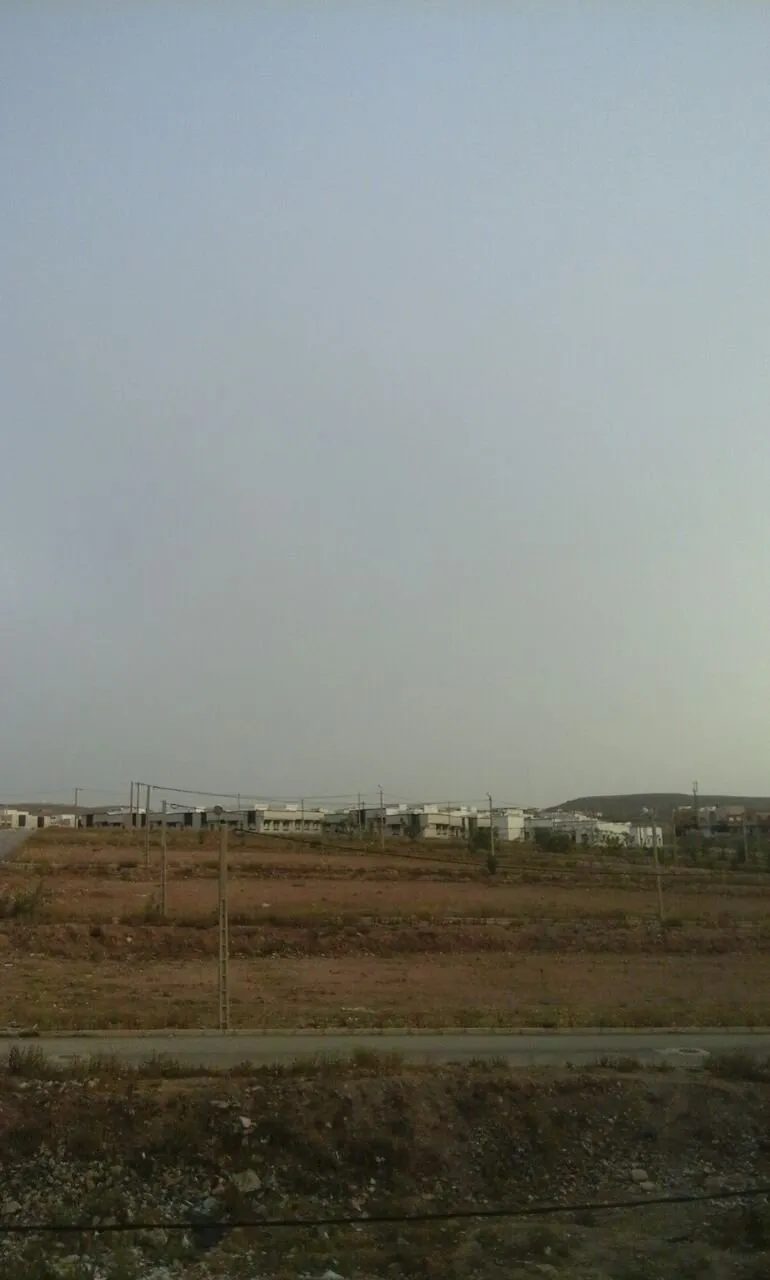 beau terrain - وجدة