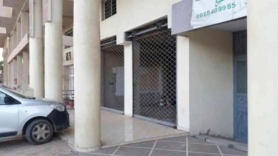 Un magasin commercial de 140 m² à AL Maghrib - القنيطرة