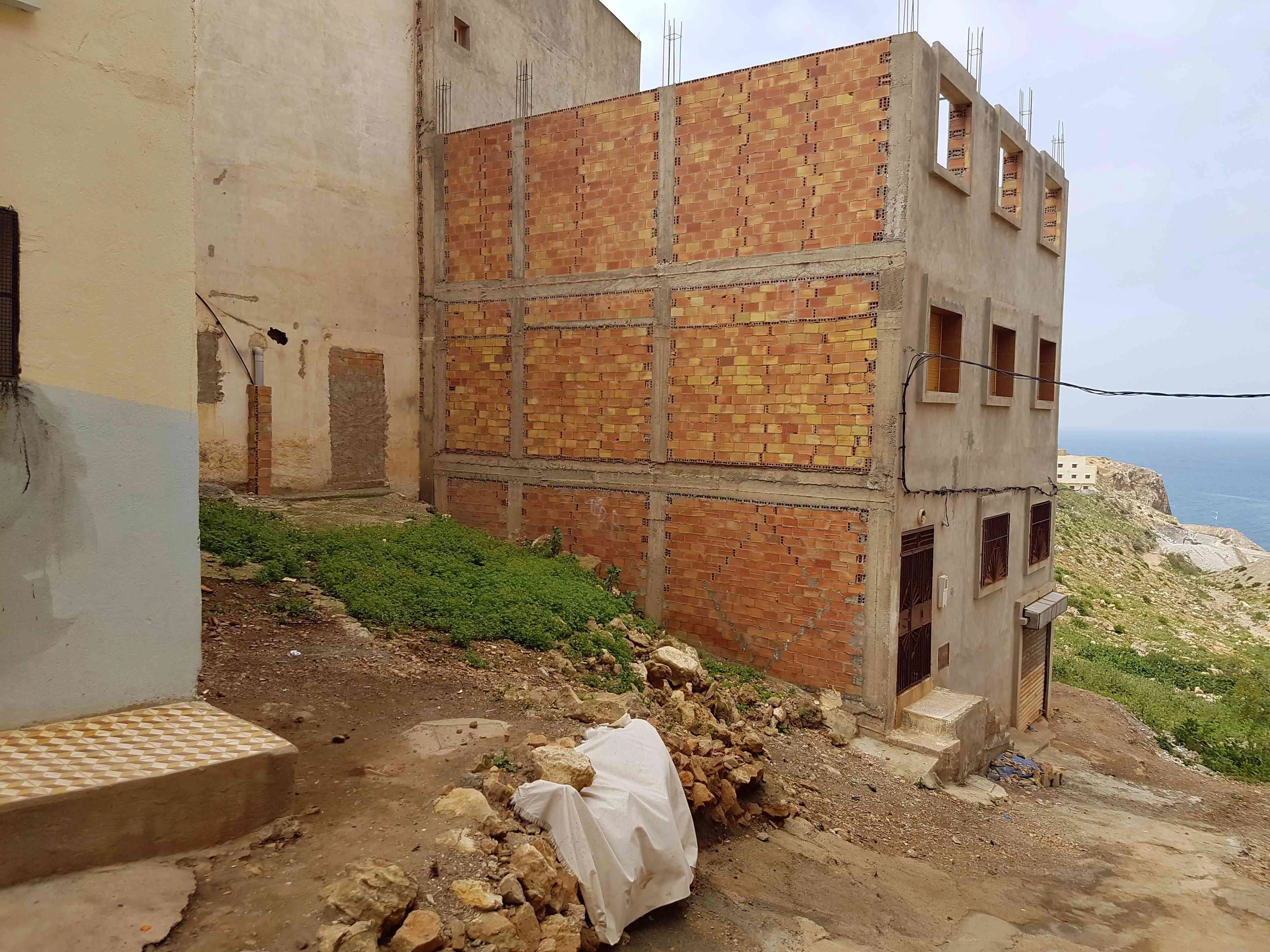 Terraincommercial à vendre EL HOCEIMA - الحسيمة (2)