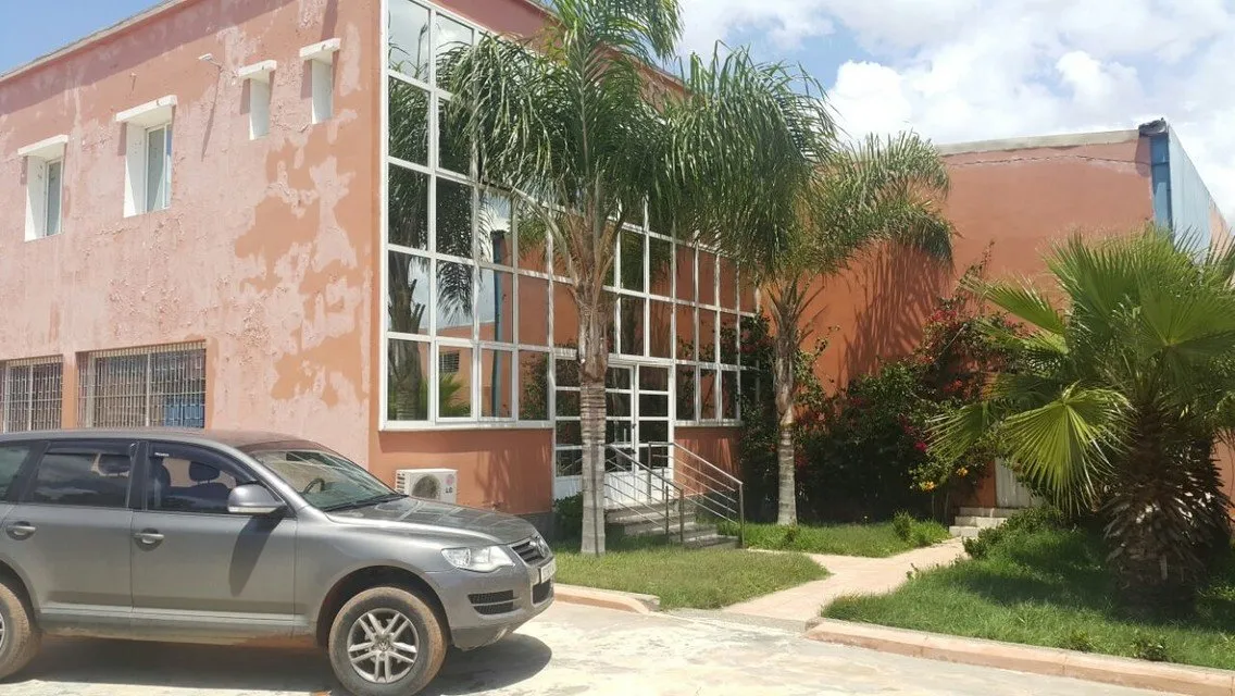 Usine de 23000 m² dont 7800 m² couvert - حد السوالم
