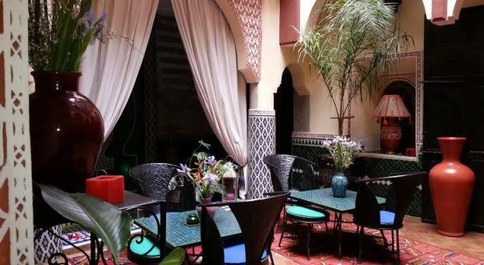 m2maroc, Riad maison d&amp;#039;h&amp;ocirc;tes 280m2 | 6 ch | piscine | terrasse | 3.500.000-Dhs - Ventes - Hotels / Maison d'hôtes - مراكش (3)