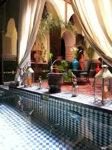 m2maroc, Riad maison d&amp;#039;h&amp;ocirc;tes 280m2 | 6 ch | piscine | terrasse | 3.500.000-Dhs - Ventes - Hotels / Maison d'hôtes - مراكش (2)