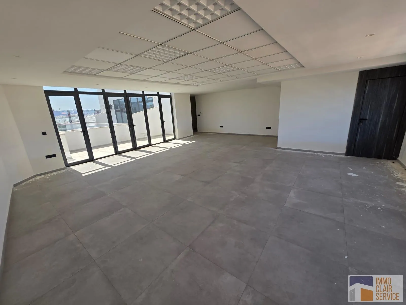 Location plateau bureau avec terrasse deux façades  (Agdal - Rabat) - الرباط