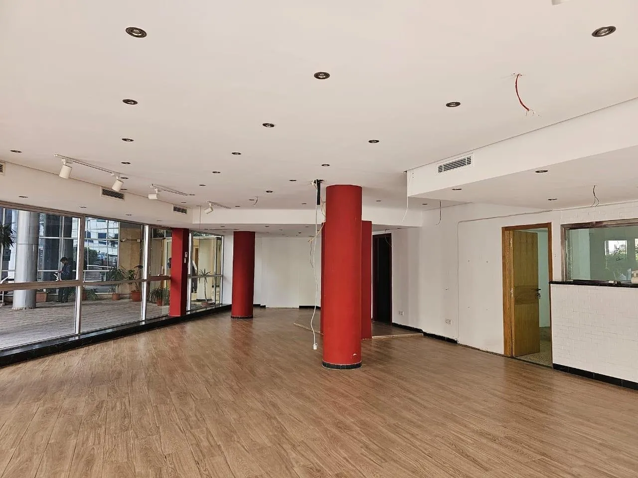 Local commercial 338mÂ² quartier aministratif Ã  louer - الدار البيضاء (2)