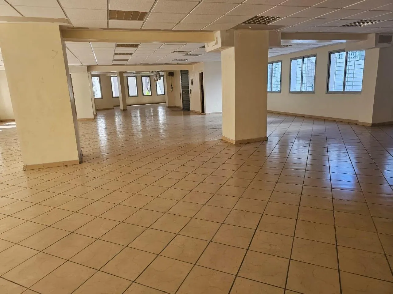 Beau bureau de 550mÂ² Ã  louer au Centre ville - الدار البيضاء (2)