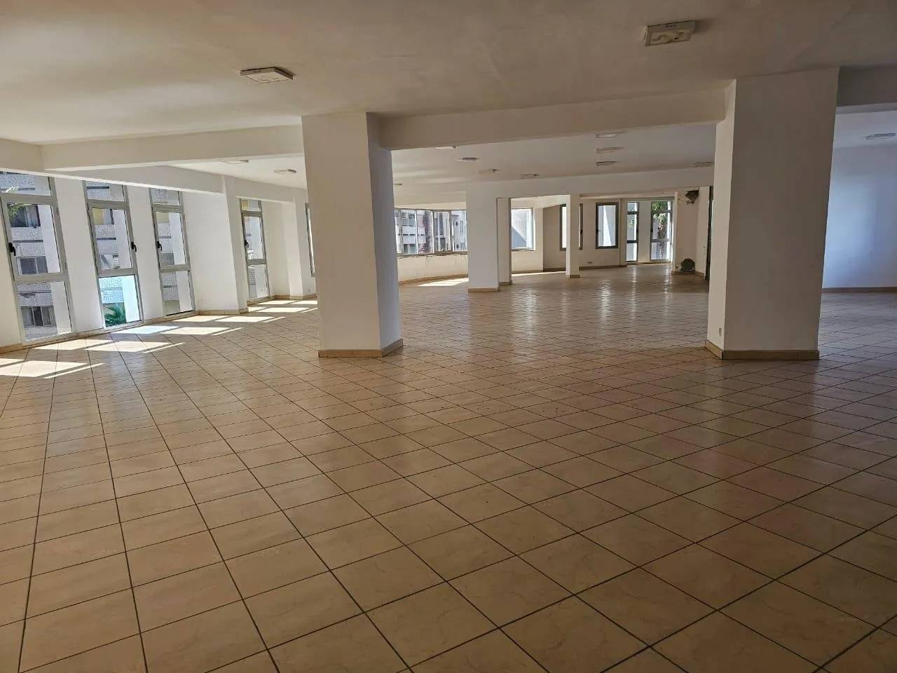 Beau plateau bureau 550mÂ² Ã  Mers Sultan Ã  louer - الدار البيضاء
